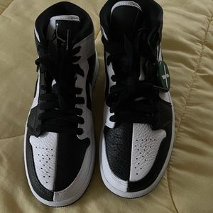 Air Jordan 1 Mid Split Black White (5W)
